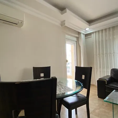 Odyssey Park Apartament *